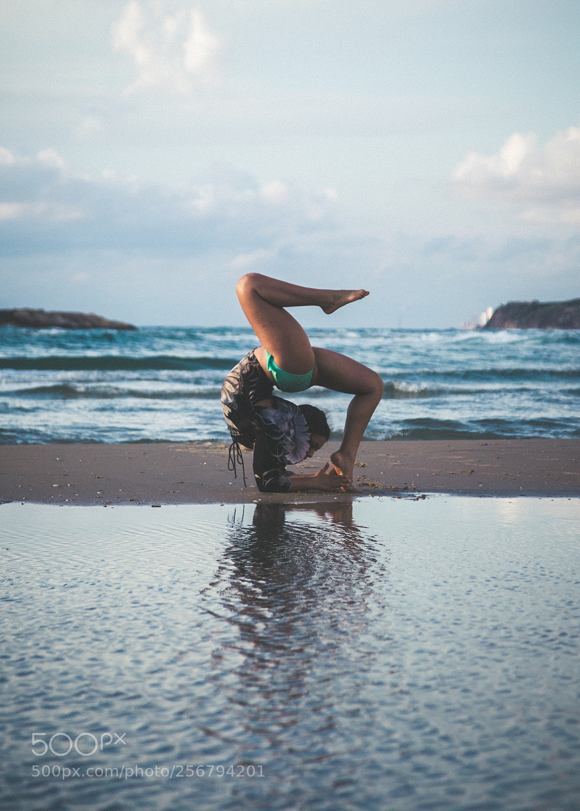 Canon EOS-1D Mark IV sample photo. Beach yoga photography