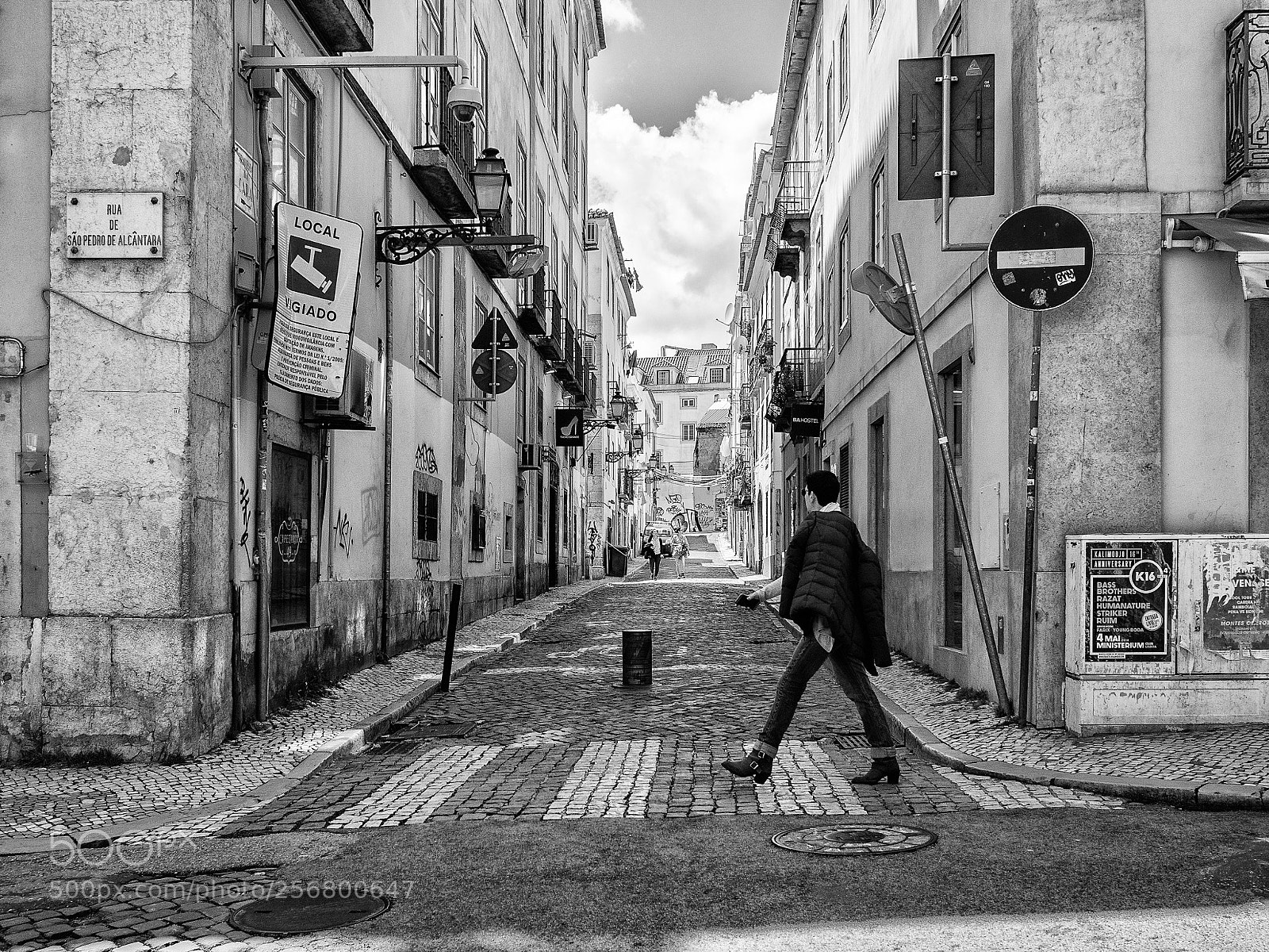 Olympus OM-D E-M5 sample photo. Pedestrians photography