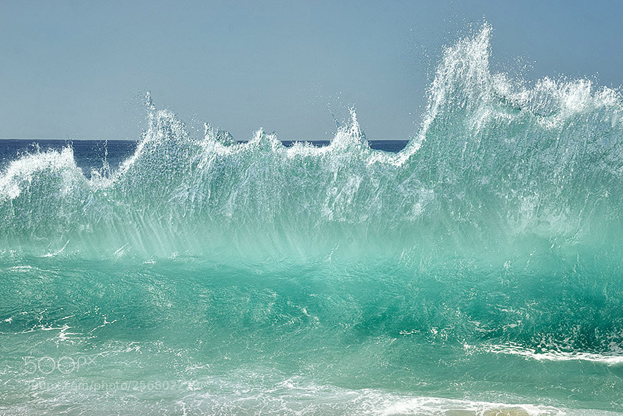 Sony a7R sample photo. Ocean waves at makaha photography