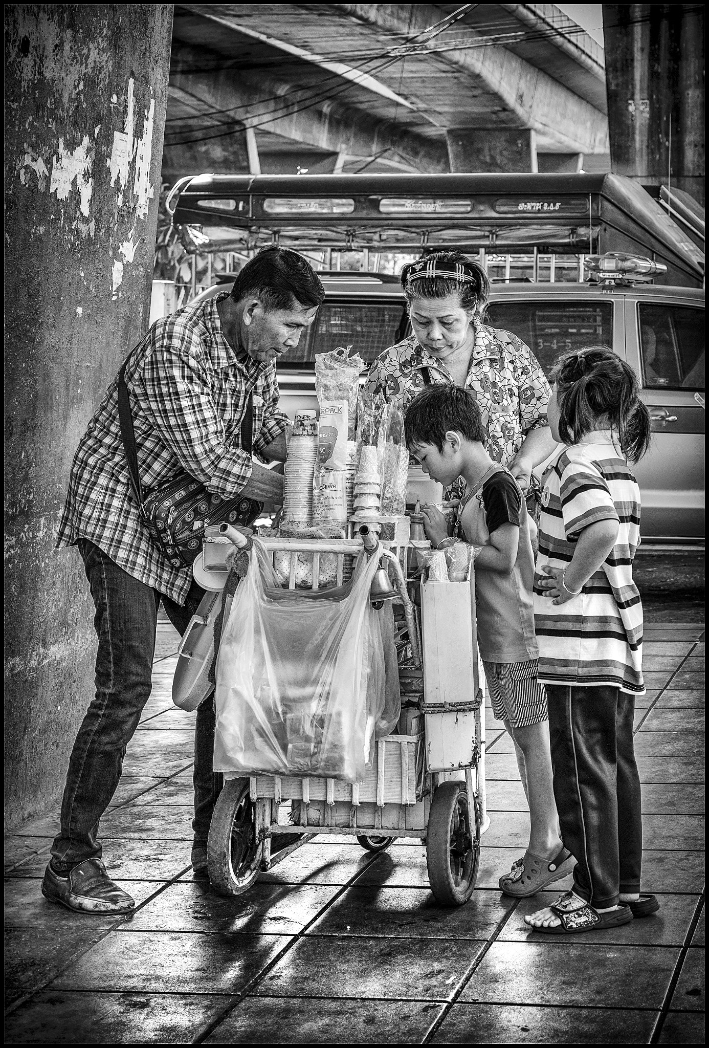 Leica CL sample photo. Impatient customers... photography