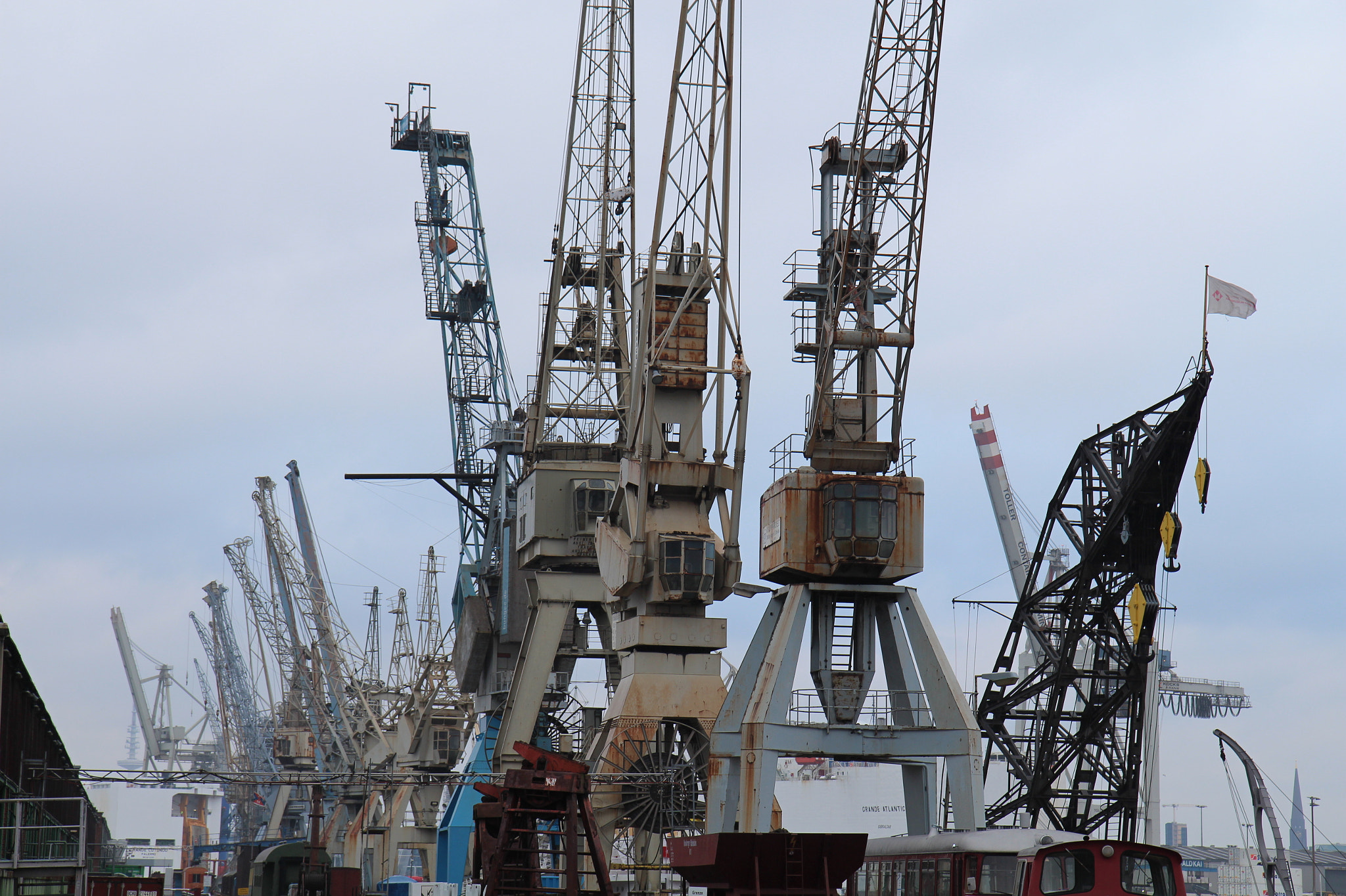 Canon EF-S 17-55mm F2.8 IS USM sample photo. Hamburg old harbour photography