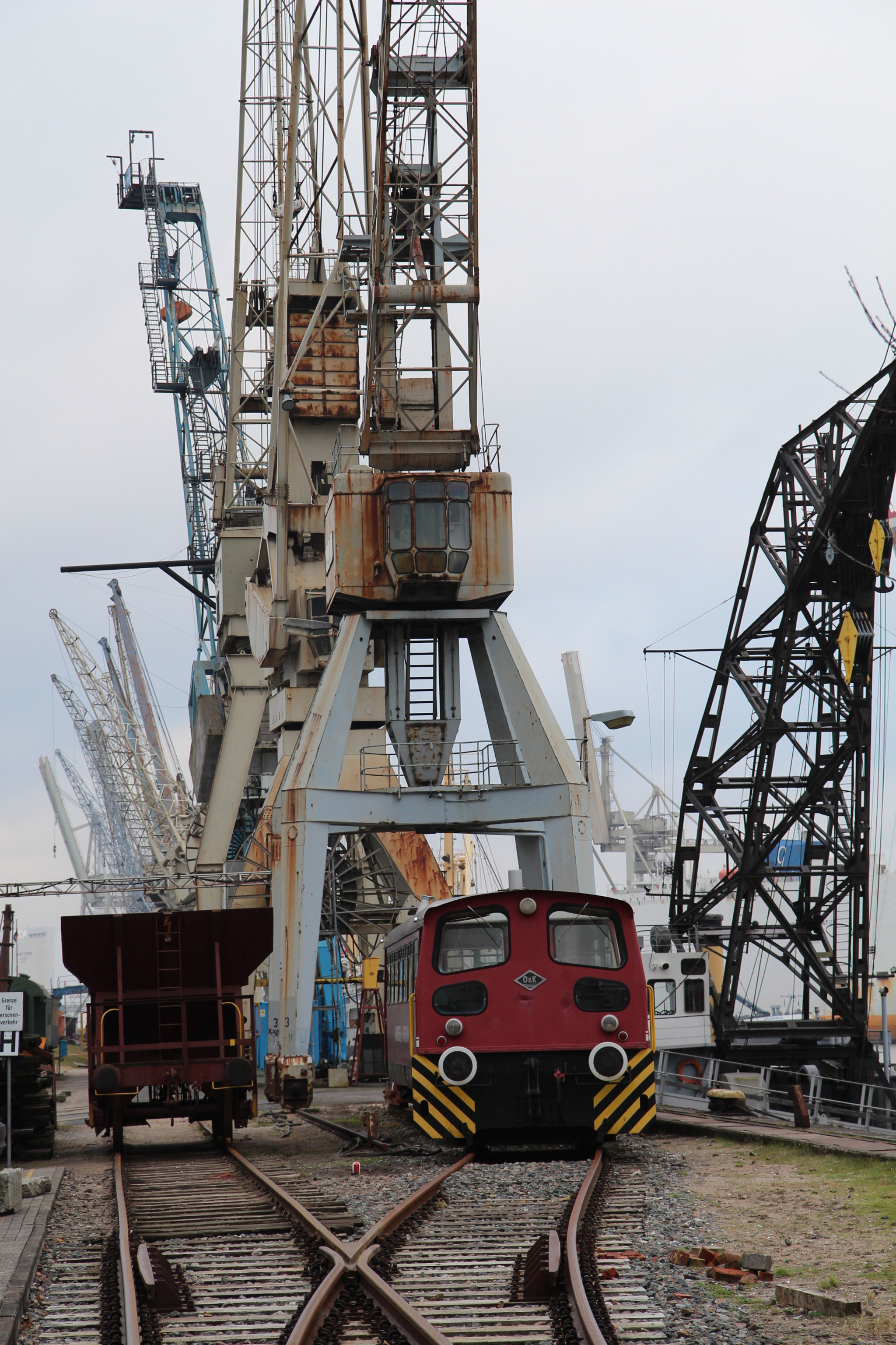 Canon EF-S 17-55mm F2.8 IS USM sample photo. Hamburg old harbour photography