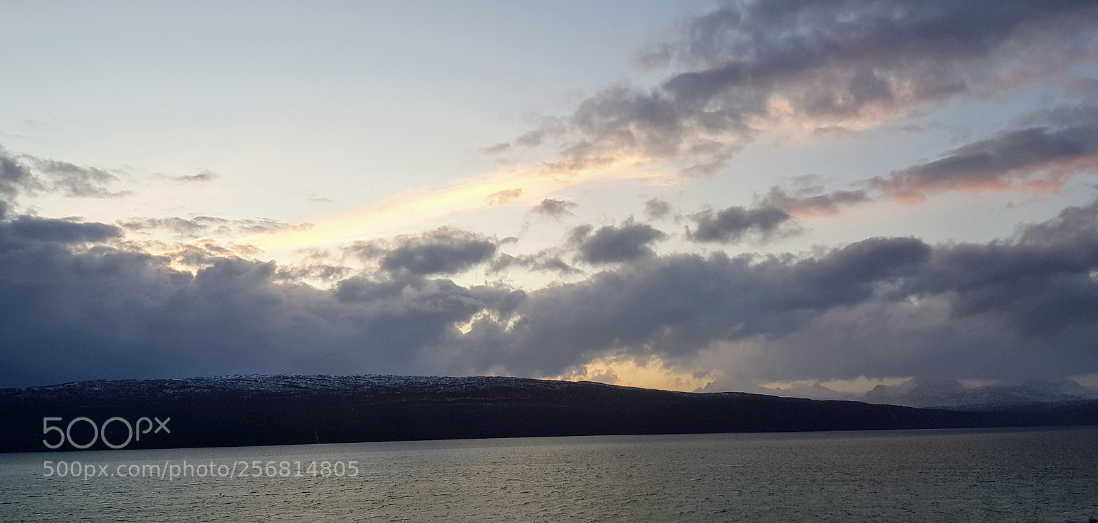 Samsung Galaxy S8 sample photo. Sunset is somewhere behind photography