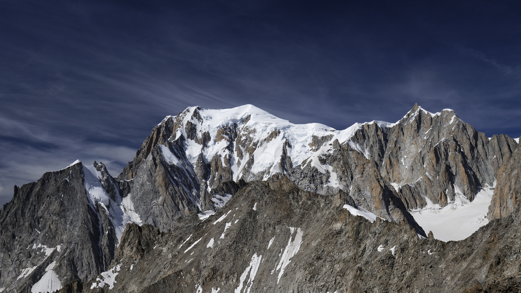 Canon EF 16-35mm F4L IS USM sample photo. Mont blanc photography