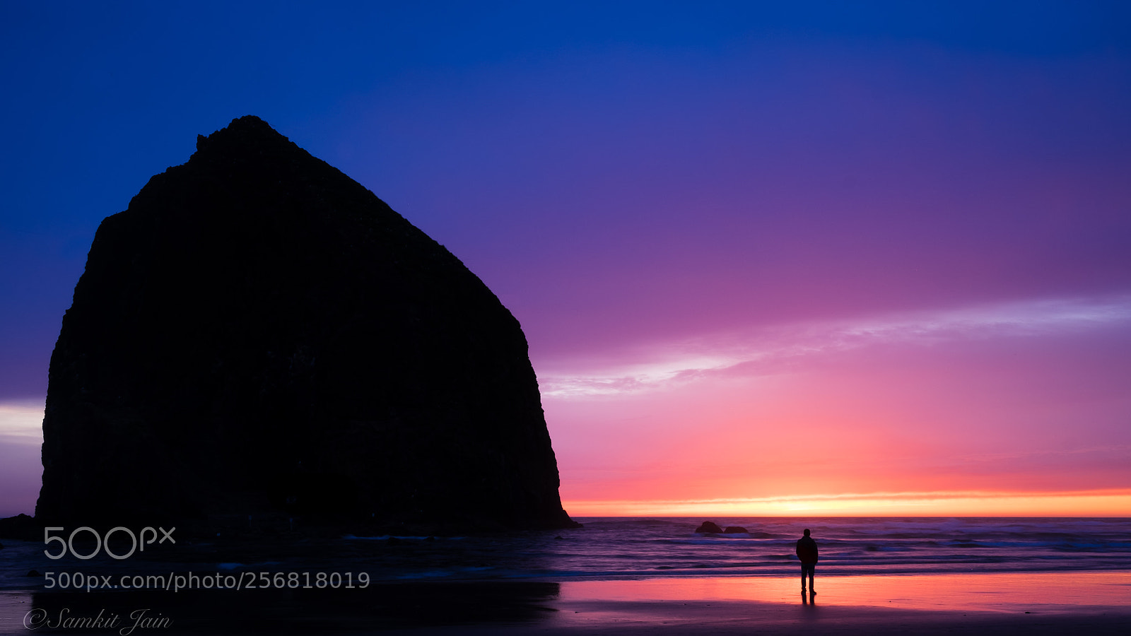 Fujifilm X-T10 sample photo. Sunset with iconic haystack photography