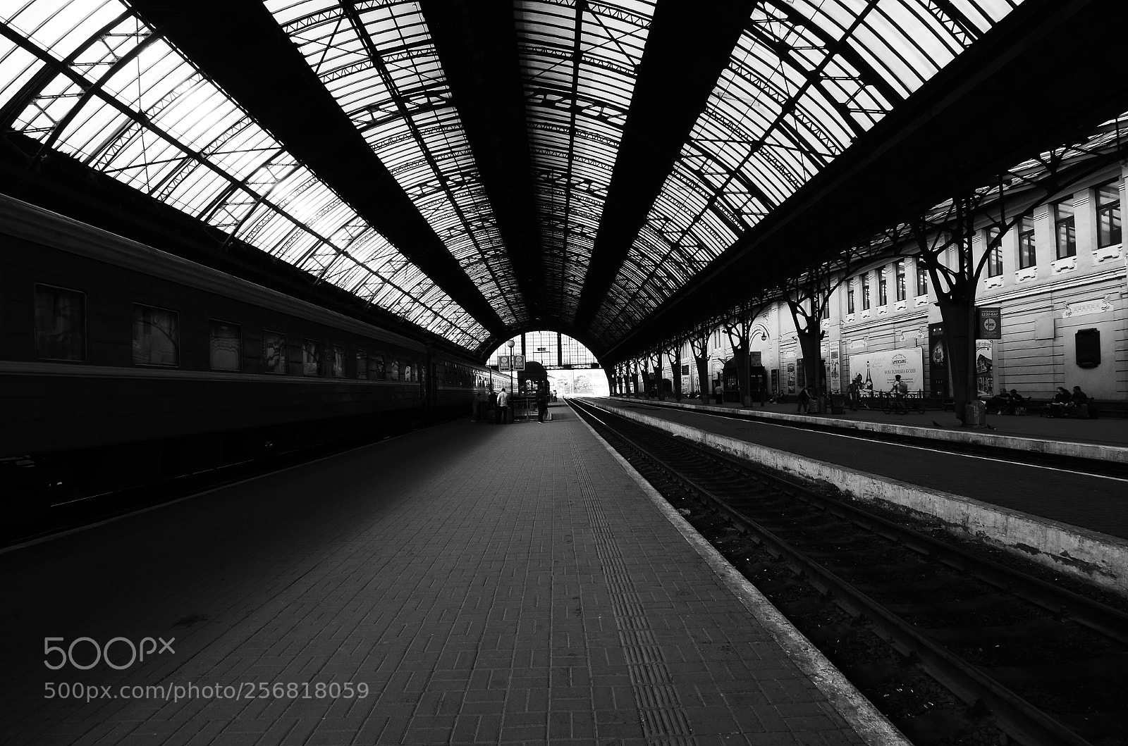 Nikon D7000 sample photo. Waiting for train photography