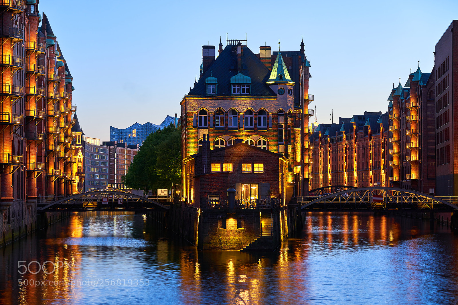 Sony a7R II sample photo. Hamburg wasserschloss photography