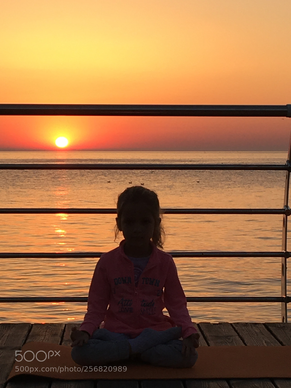Apple iPhone 6s sample photo. Первый рассвет моей дочки на море photography