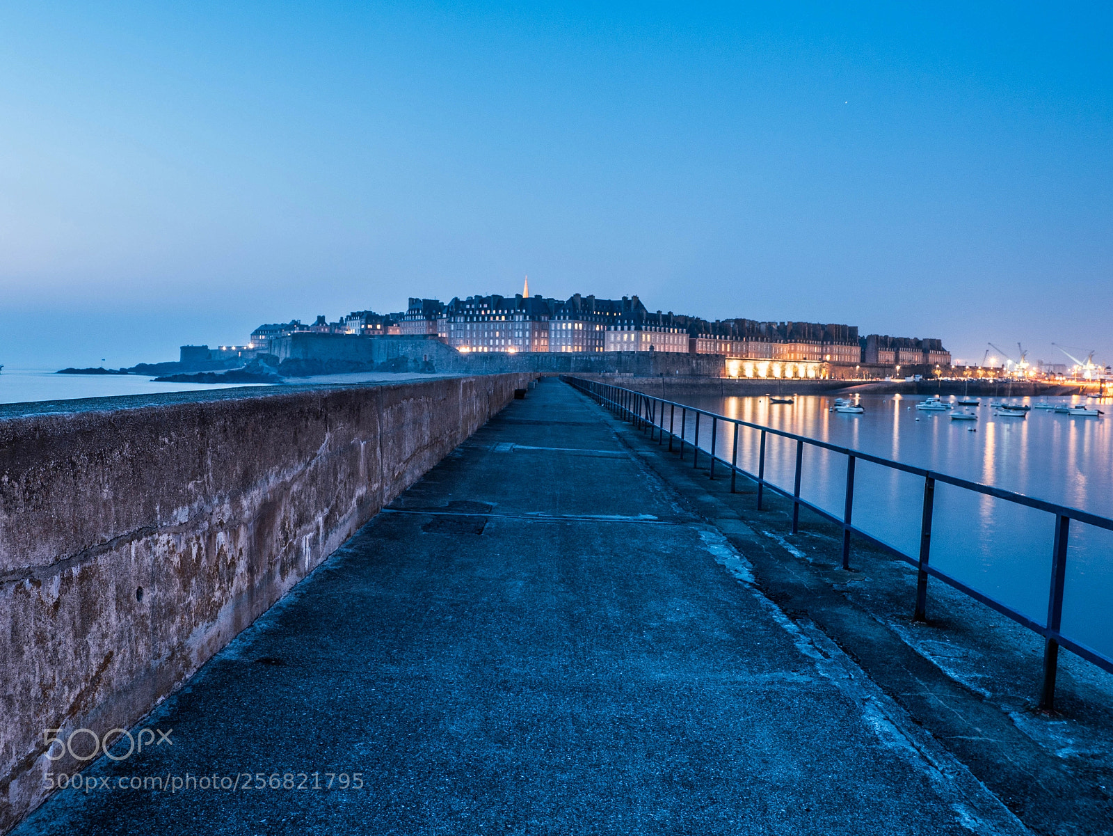 Olympus OM-D E-M10 II sample photo. Saint-malo photography