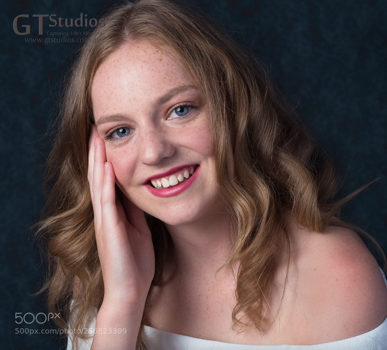 Olympus OM-D E-M5 II sample photo. The day she let photography