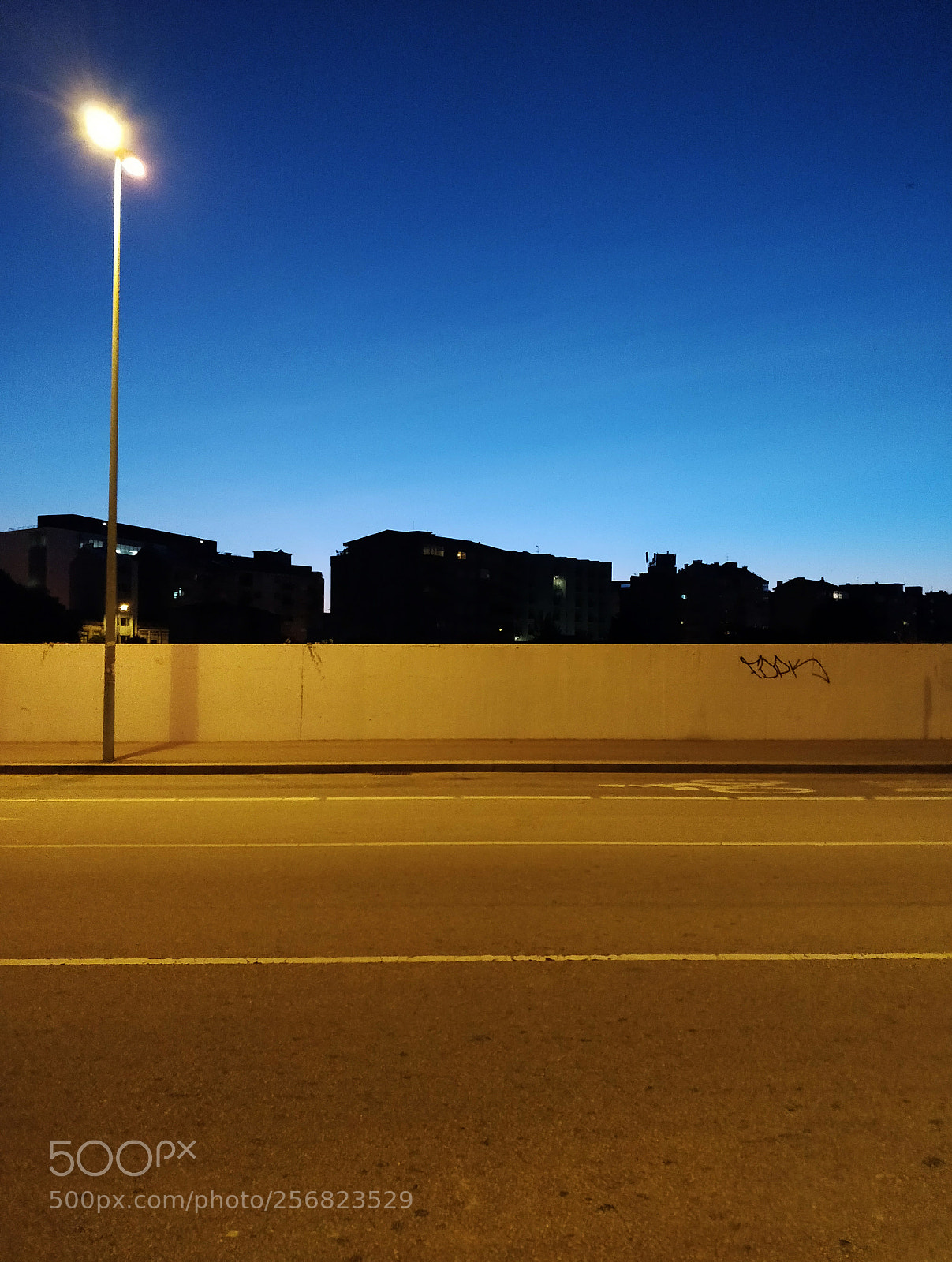 OnePlus 5 sample photo. Night in the city photography