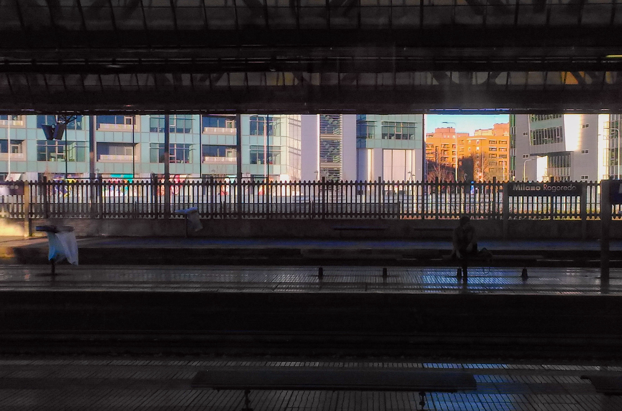 ASUS ZenFone 2 Laser (ZE500KL) sample photo. Waiting a train. photography