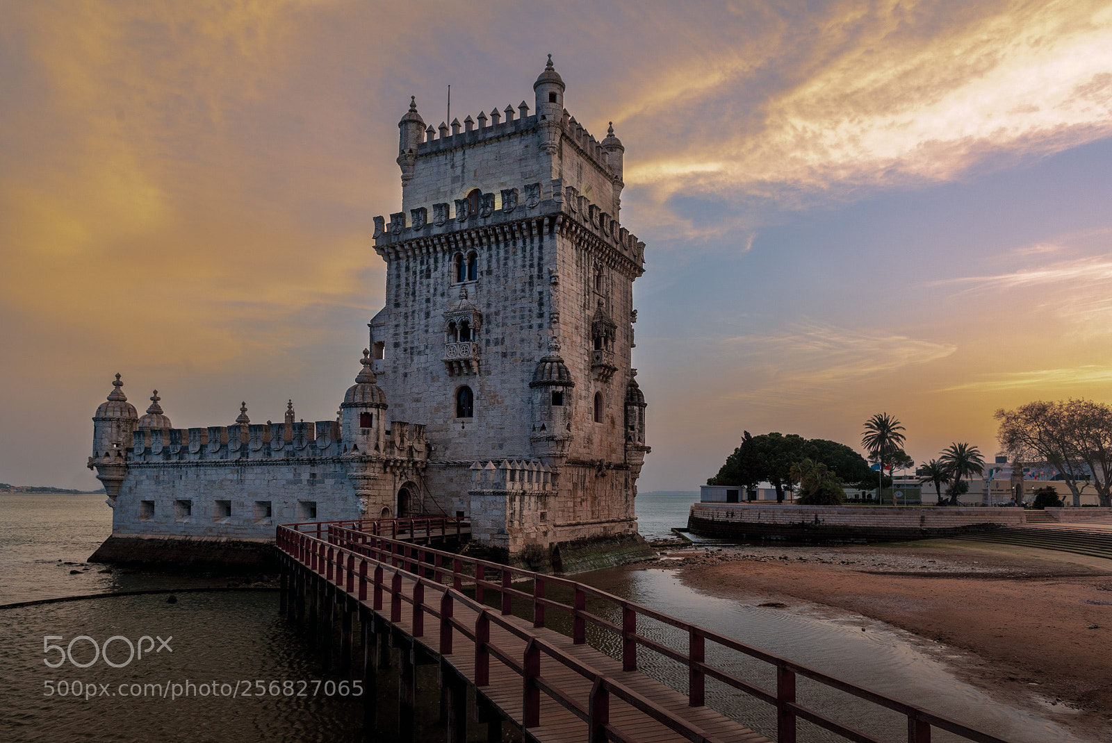 Canon EOS 5D Mark II sample photo. The belem tower on photography