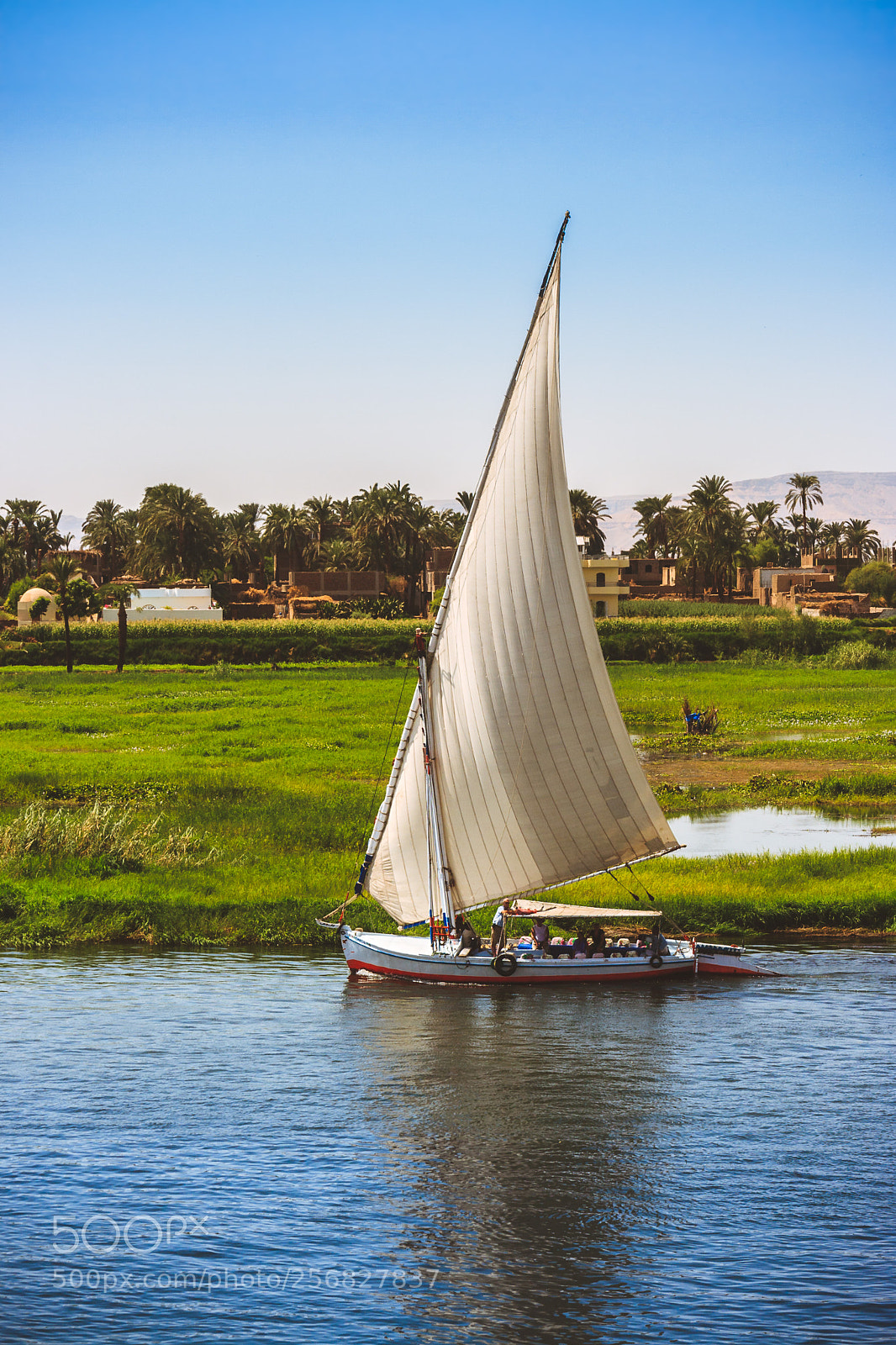 Canon EOS 400D (EOS Digital Rebel XTi / EOS Kiss Digital X) sample photo. Egyptian felucca photography