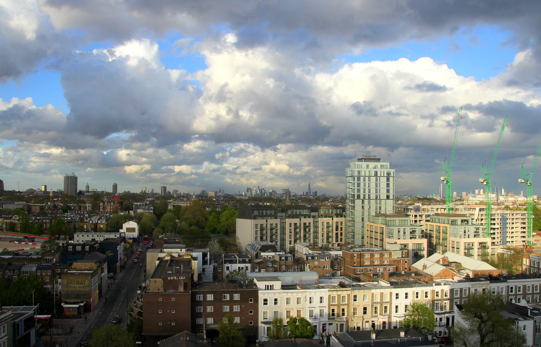 Canon EOS 600D (Rebel EOS T3i / EOS Kiss X5) sample photo. Storm clouds over london photography