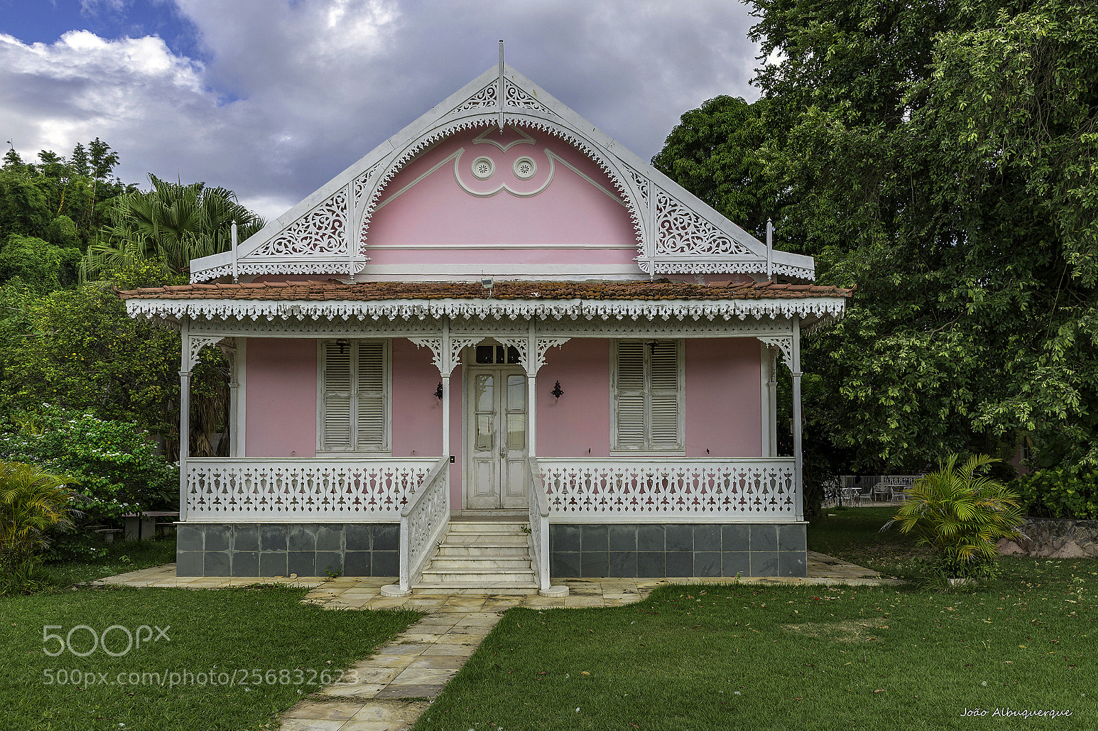 Nikon D600 sample photo. The pink chalet photography