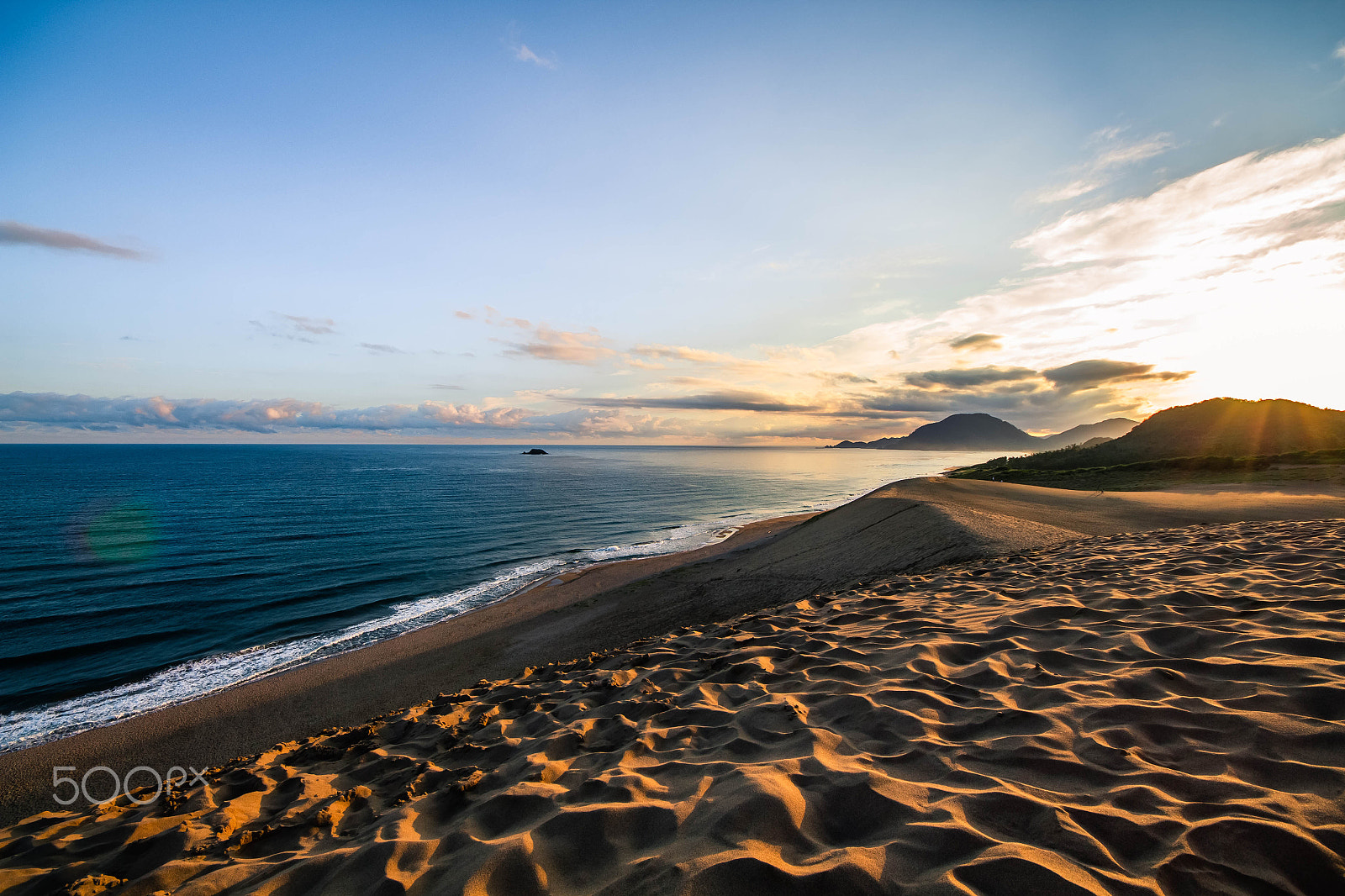 Canon EOS 700D (EOS Rebel T5i / EOS Kiss X7i) sample photo. Early morning at tottori sand dunes photography