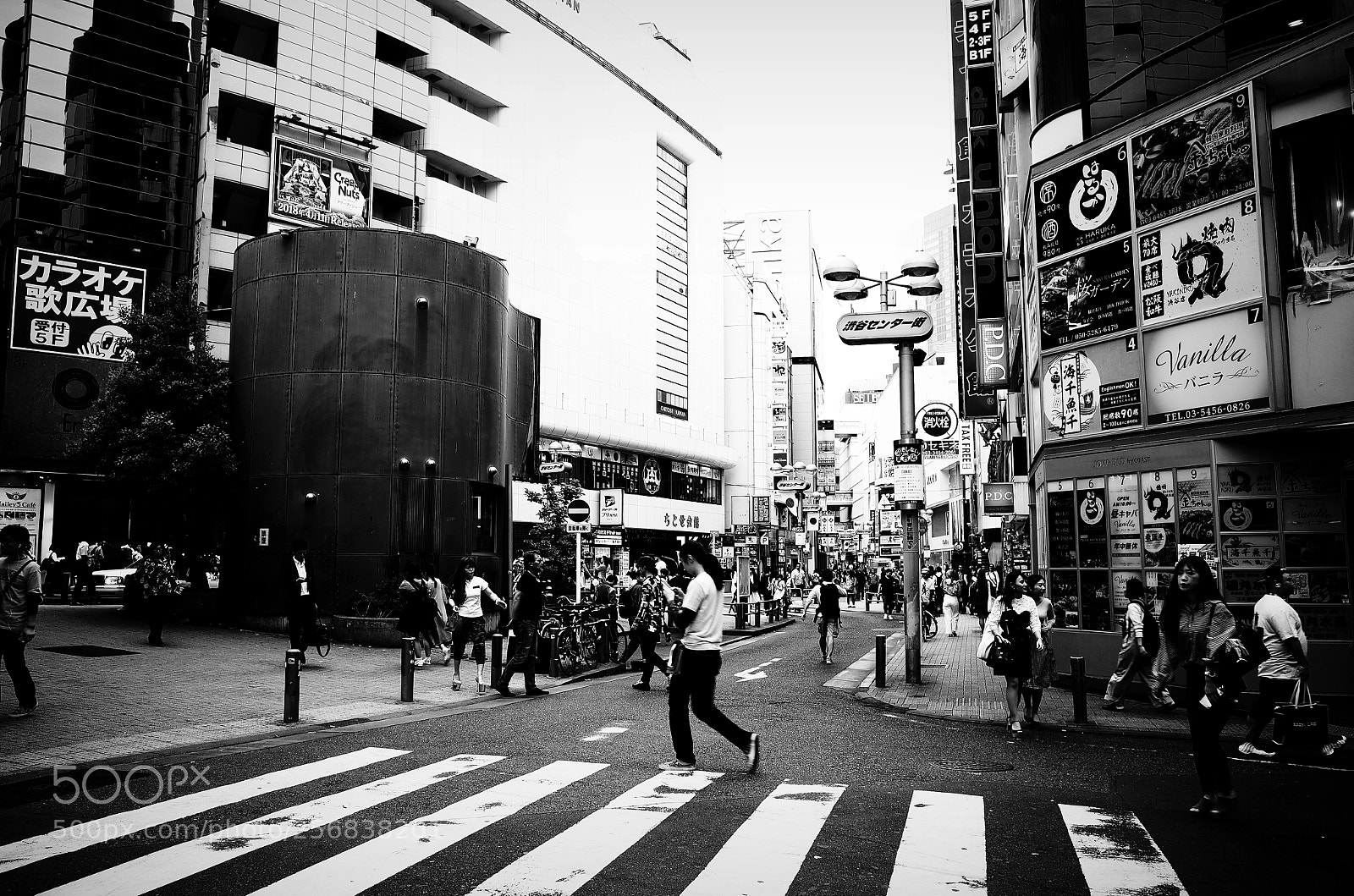 Ricoh GR II sample photo. Shibuya street photography