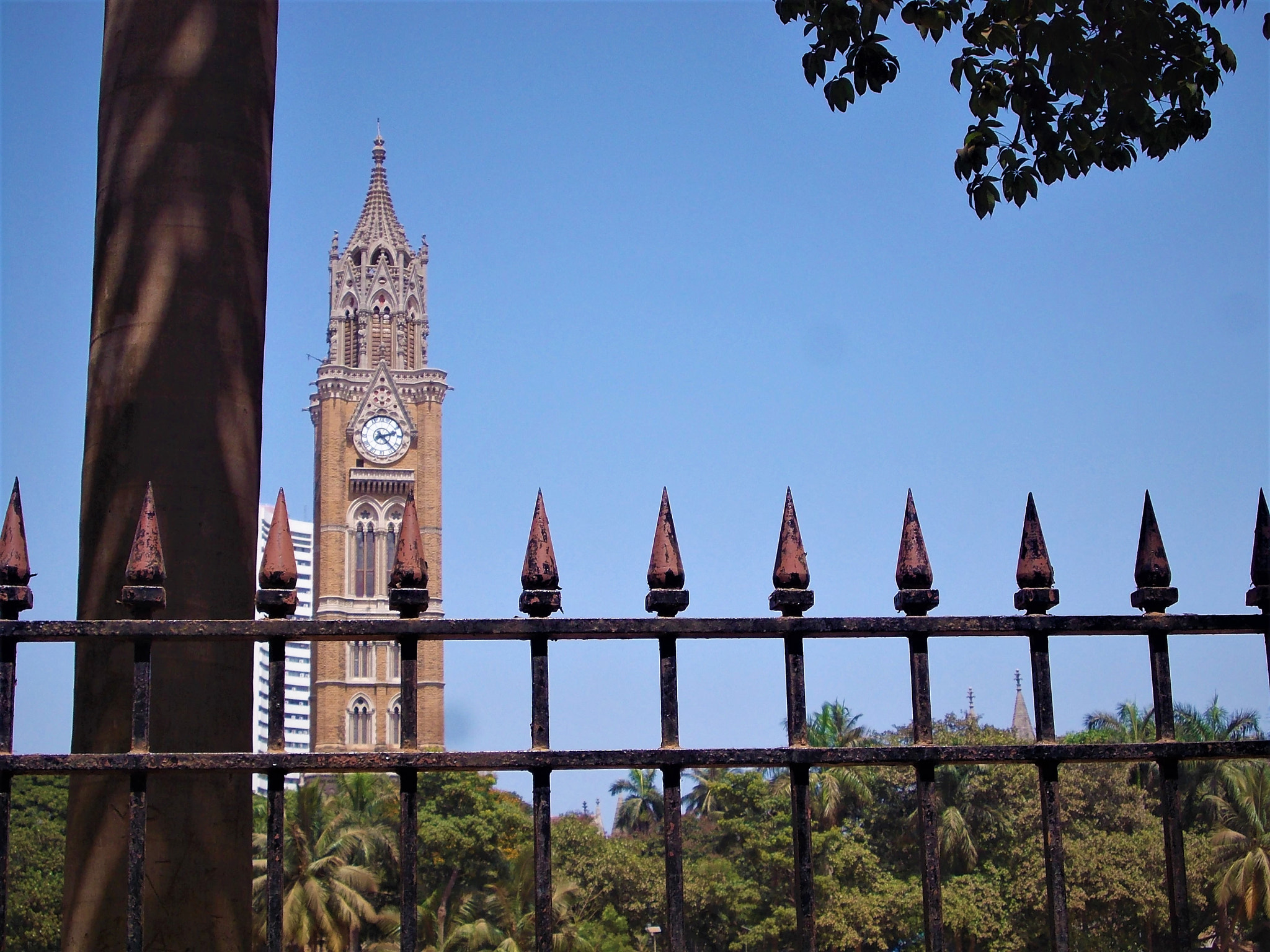 Nikon COOLPIX L23 sample photo. The clock tower photography