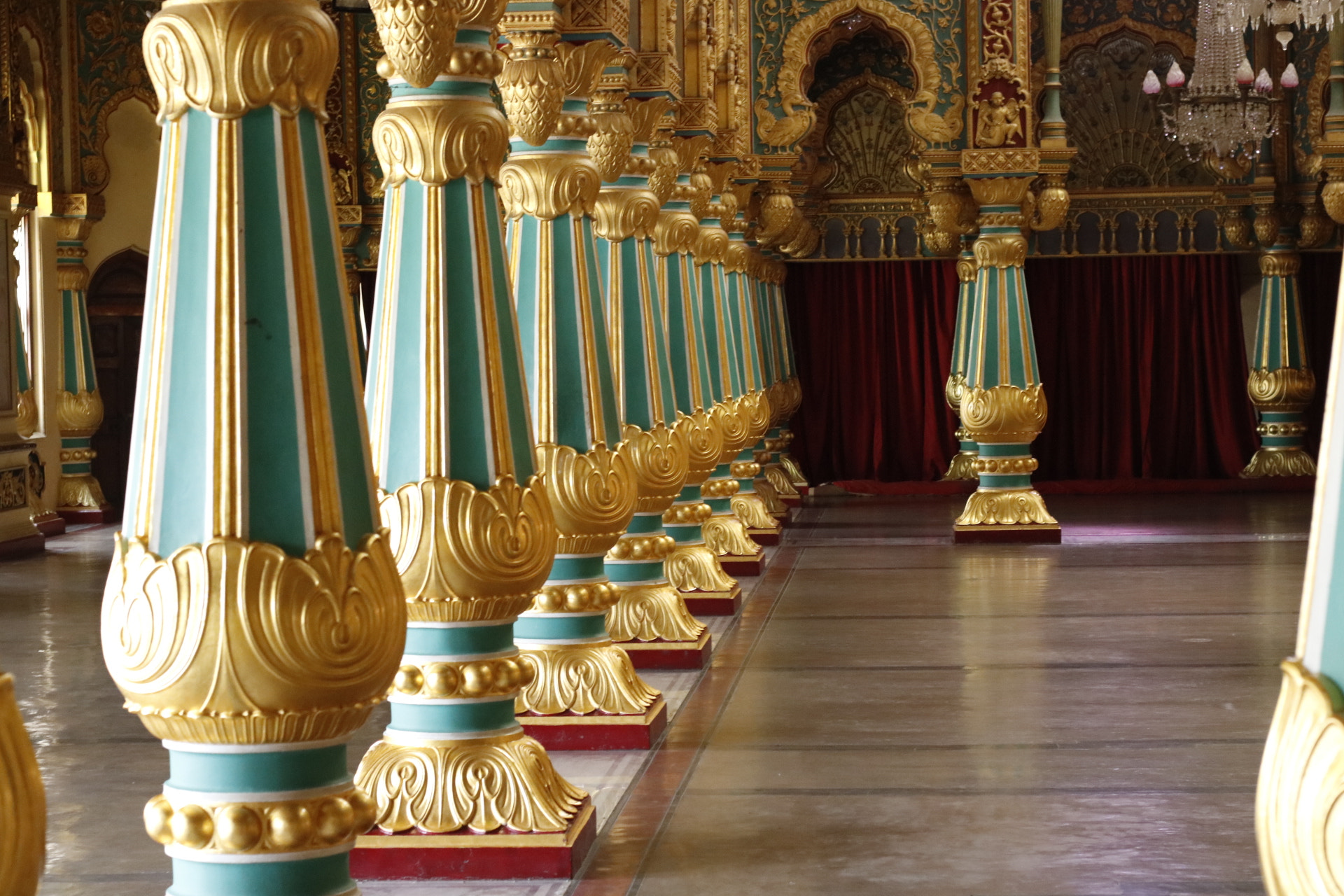 Canon EOS 750D (EOS Rebel T6i / EOS Kiss X8i) + Canon EF 50mm F1.8 II sample photo. Mysore palace photography