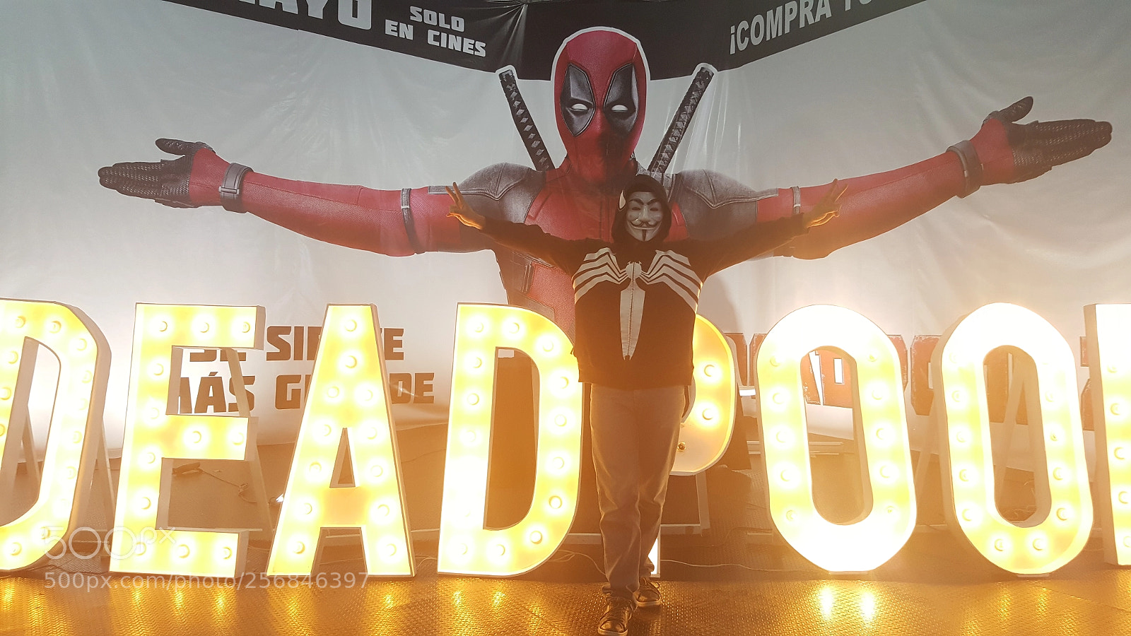 Samsung Galaxy Note5 sample photo. Premiere in comicon photography