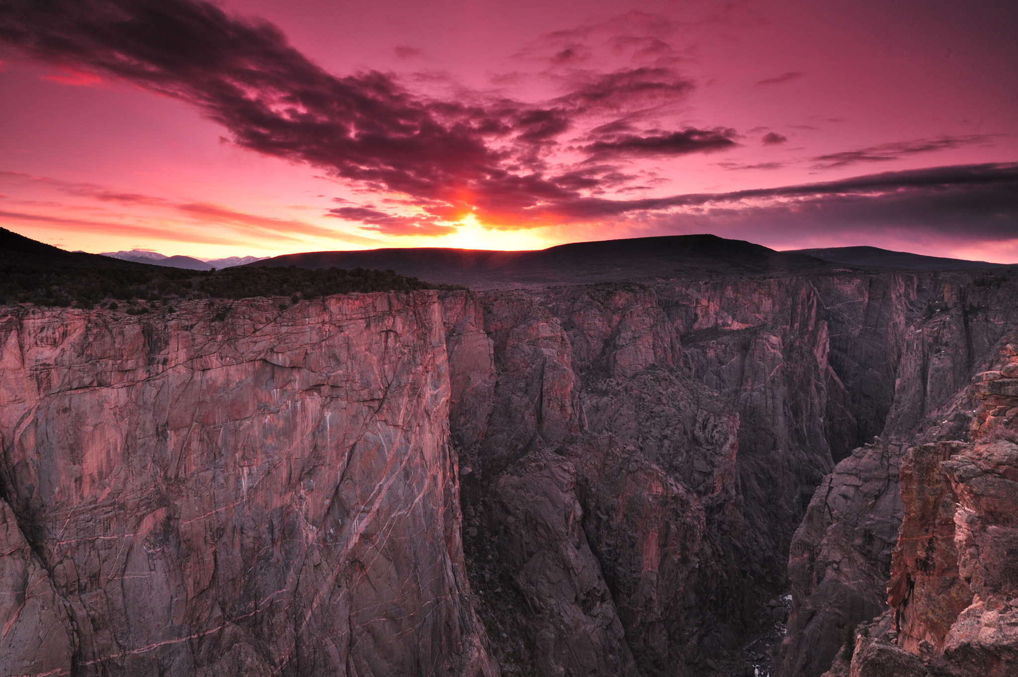 Nikon D700 + Nikon AF-S Nikkor 14-24mm F2.8G ED sample photo. Sunrise at black canyon of gunnison photography