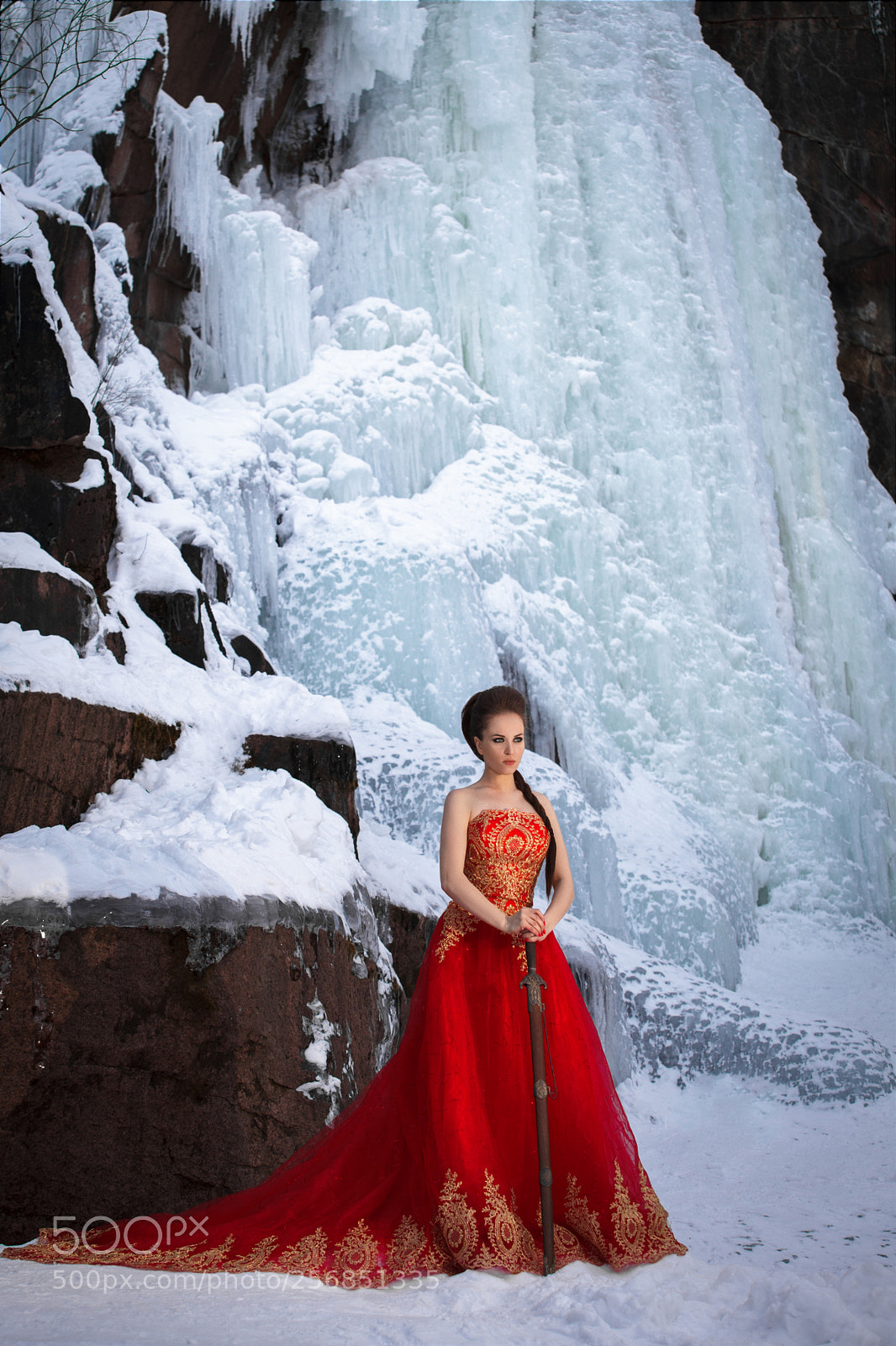 Canon EOS 5D Mark II sample photo. Young beautiful woman in photography