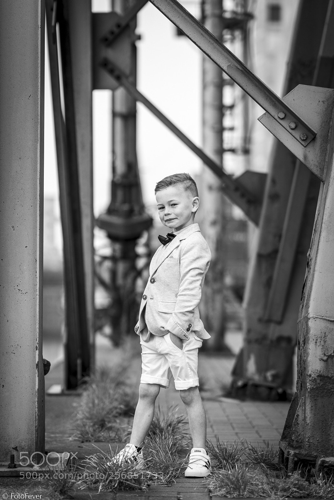 Sony a7R III sample photo. Lowie posing like a photography