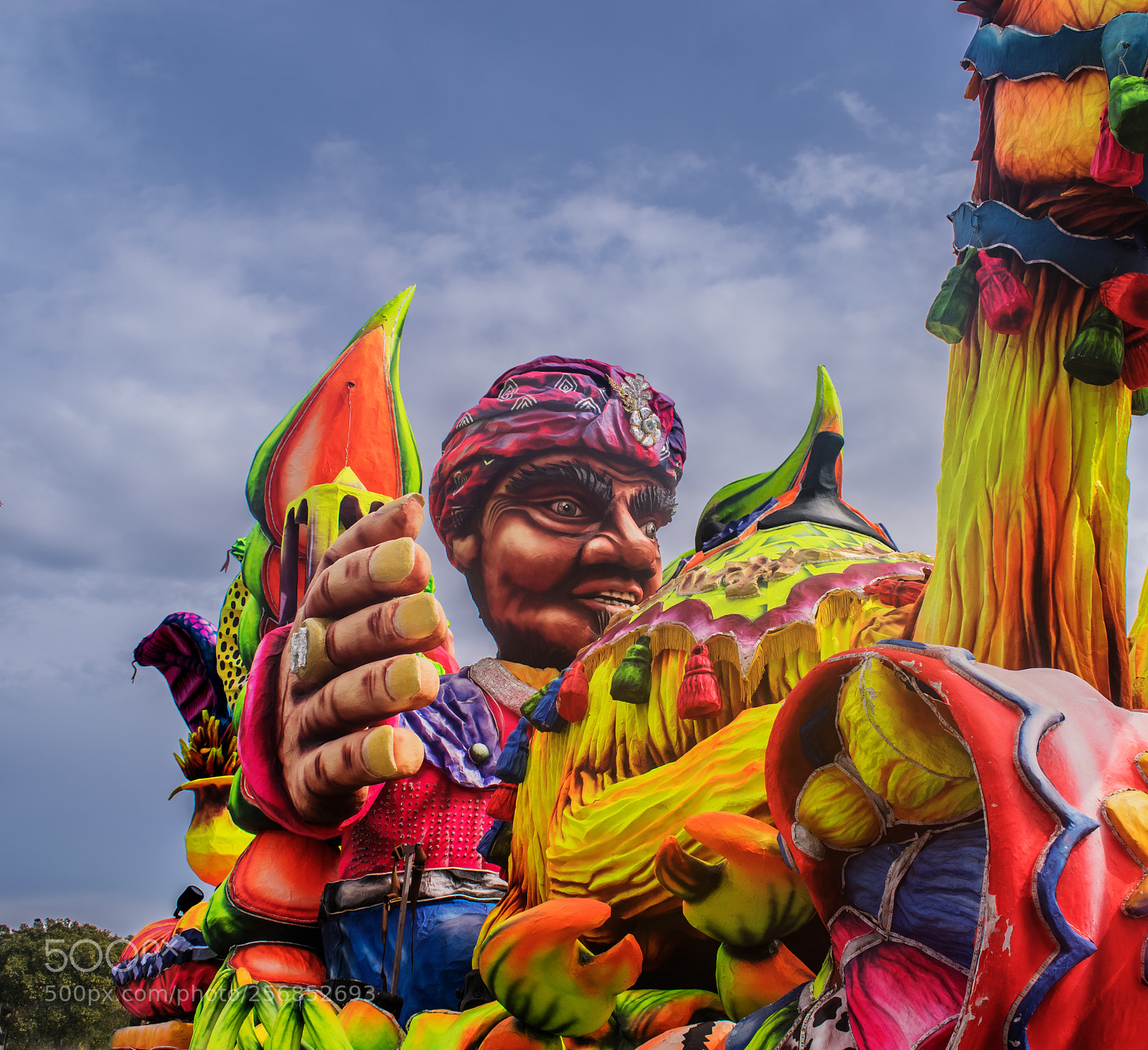 Nikon D3300 sample photo. The colorful carnival-float photography