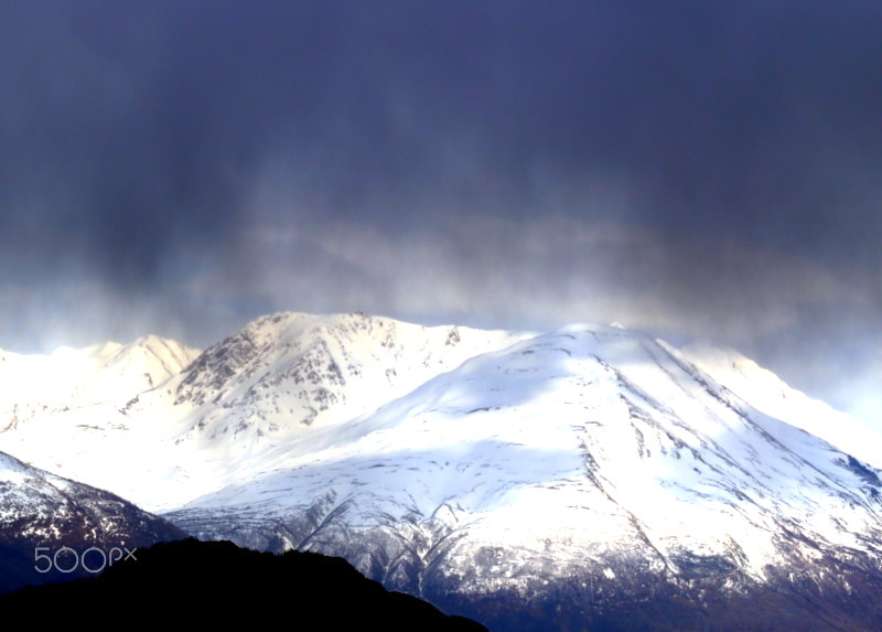 Canon EOS 200D (EOS Rebel SL2 / EOS Kiss X9) sample photo. Rain on the mountain photography