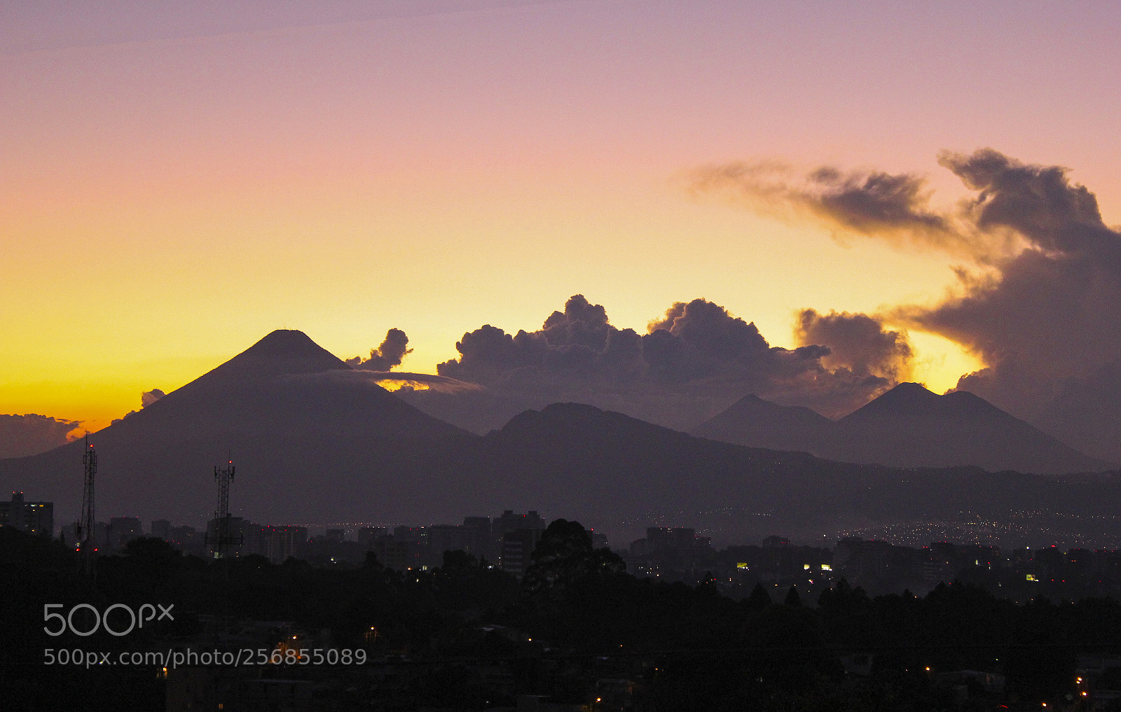 Canon EOS 550D (EOS Rebel T2i / EOS Kiss X4) sample photo. Volcano line photography