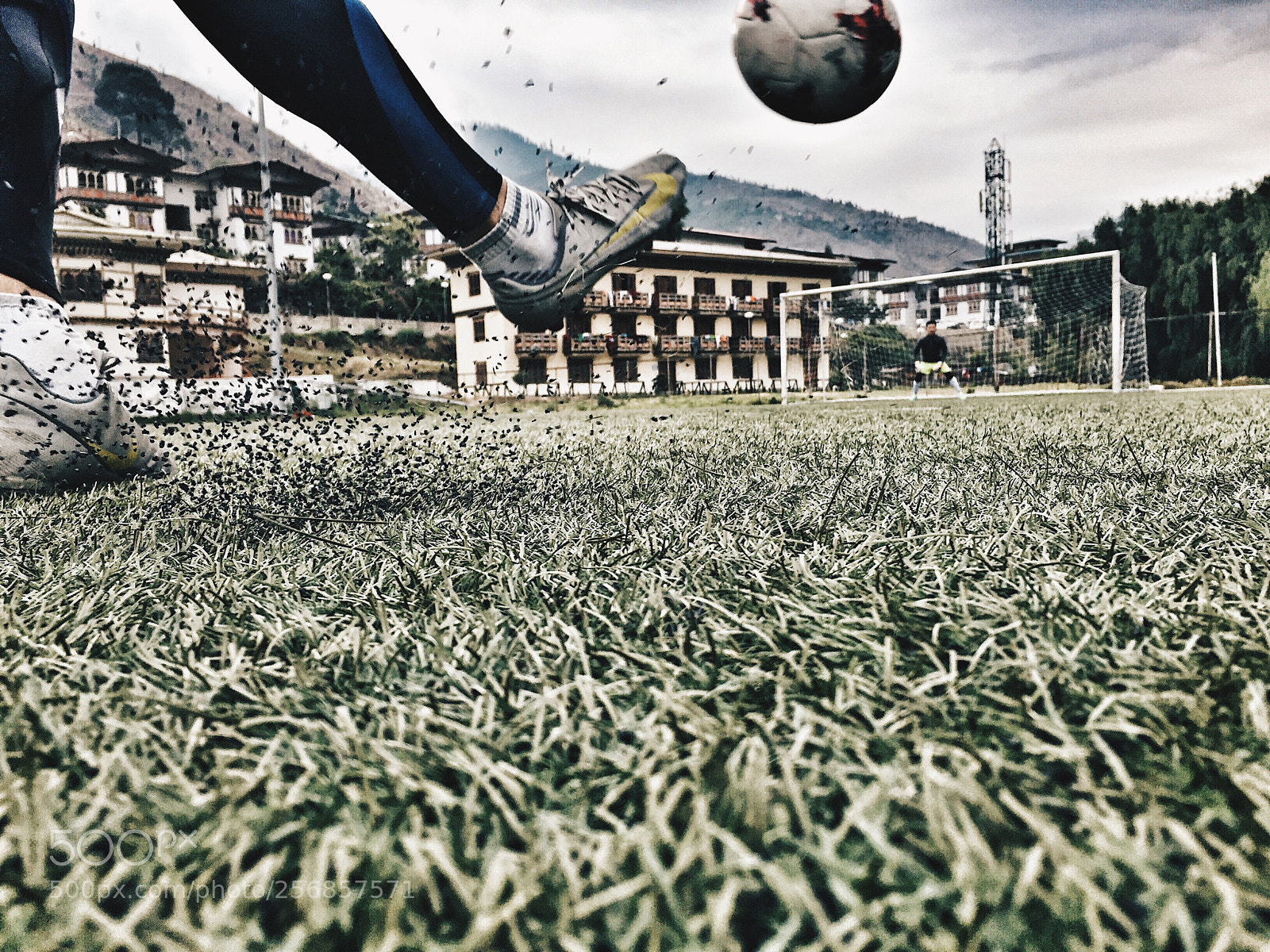 Apple iPhone 6 sample photo. Kick photography
