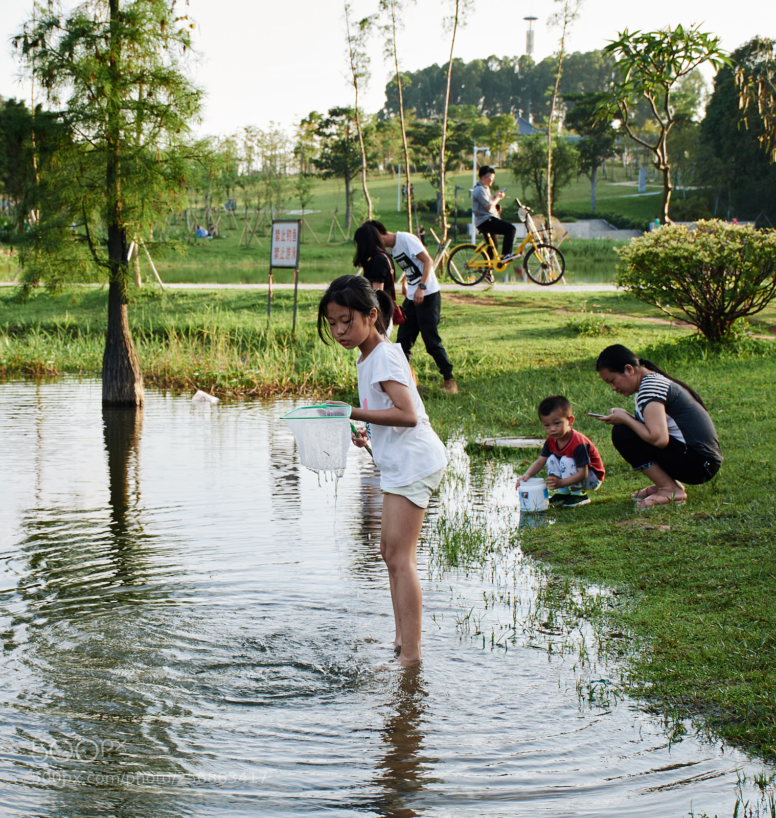 Nikon D5600 sample photo. Catching fish girl photography