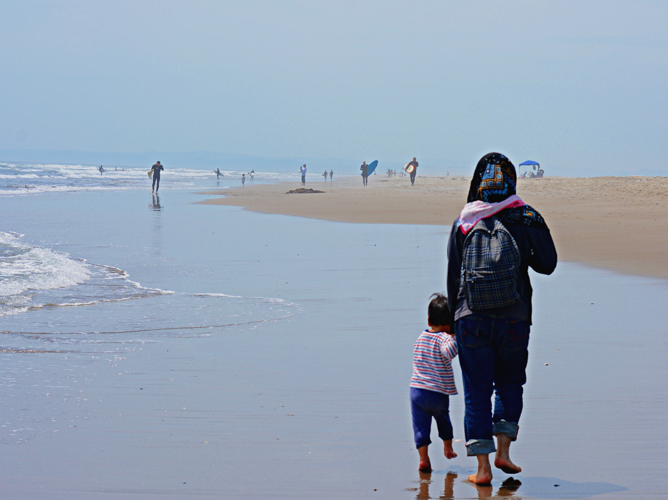 Nikon D7100 + Nikon AF-S Nikkor 50mm F1.8G sample photo. Walking into surfing territory photography