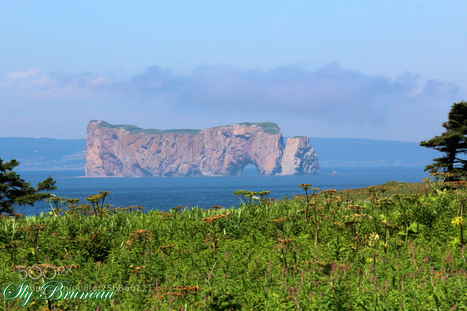 Canon EOS 600D (Rebel EOS T3i / EOS Kiss X5) sample photo. Le rocher perc vue photography