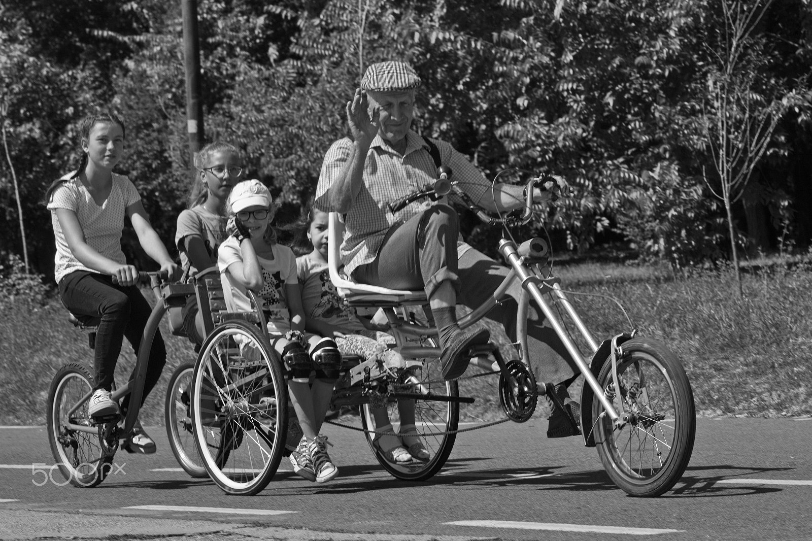 Canon EOS 1300D (EOS Rebel T6 / EOS Kiss X80) sample photo. Family bike photography
