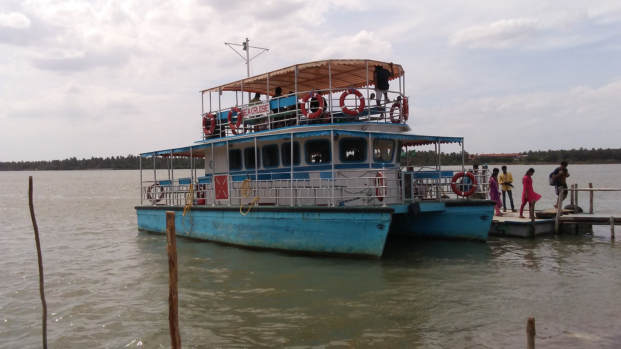 LG M1 sample photo. Pondicherry boat photography