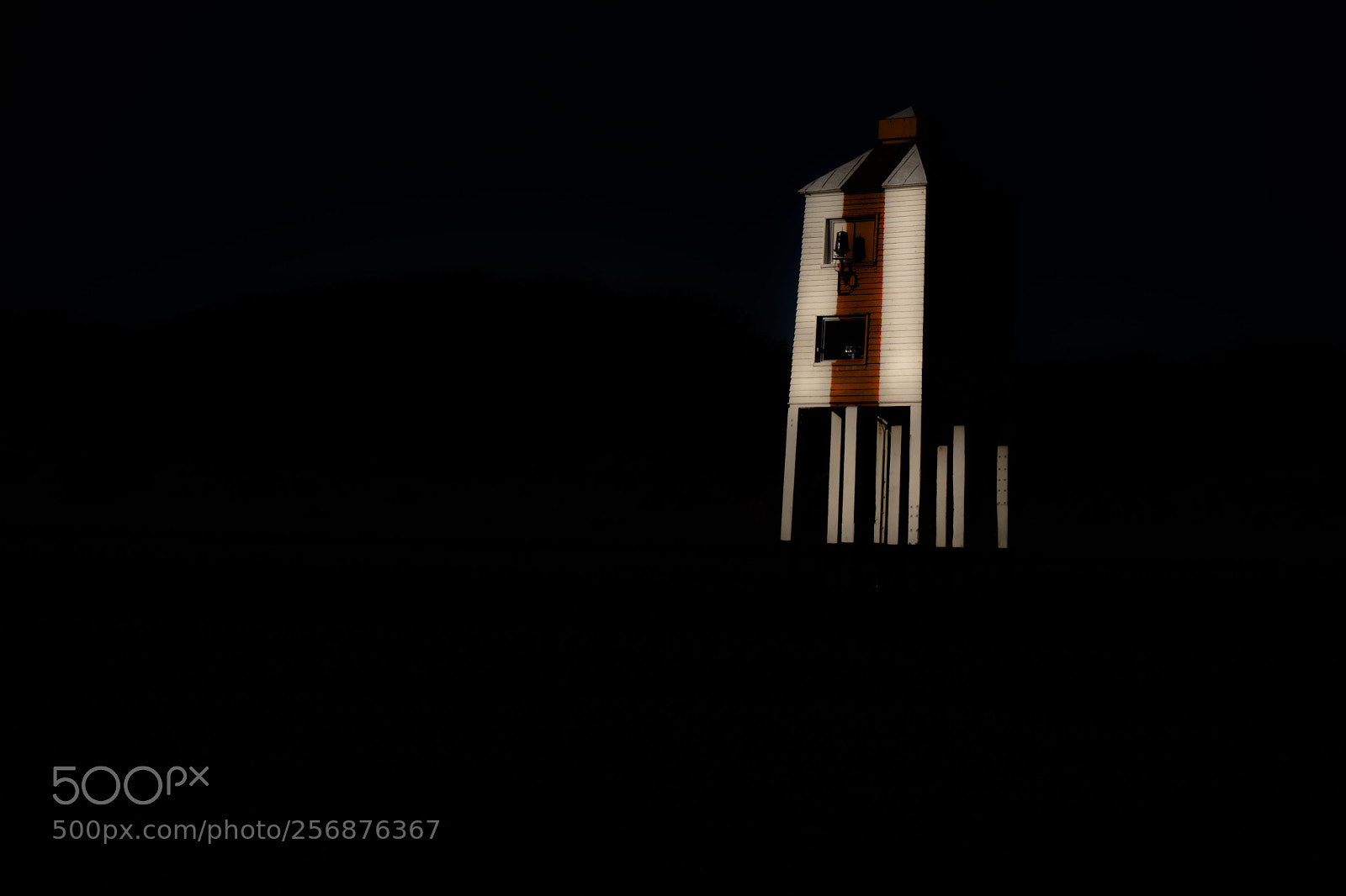 Canon EOS 200D (EOS Rebel SL2 / EOS Kiss X9) sample photo. The picturesque low lighthouse photography
