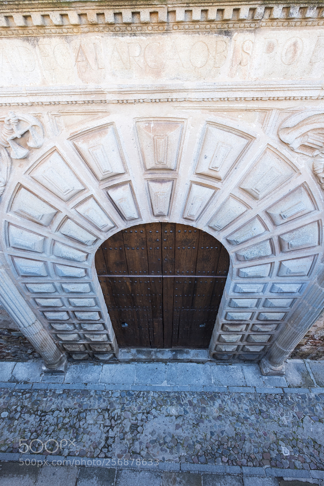 Fujifilm X-T2 sample photo. Medieval architecture in caceres photography