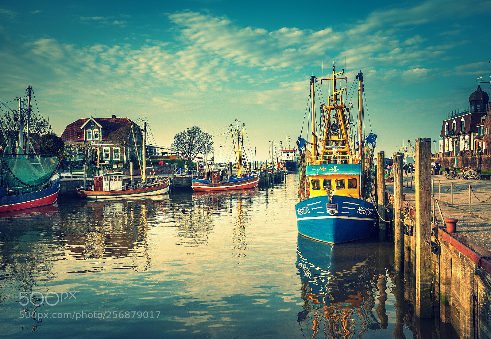 Canon EOS 5D Mark II sample photo. Neuharlingersiel photography