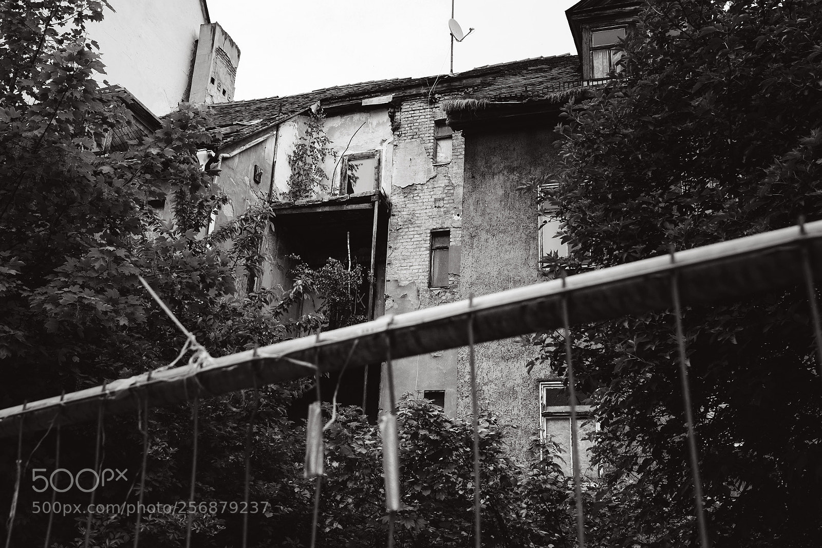 Fujifilm X-E3 sample photo. Weimar abandoned house photography