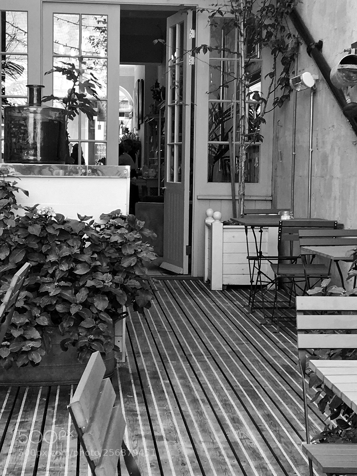 Apple iPhone 6s sample photo. Bath courtyard photography