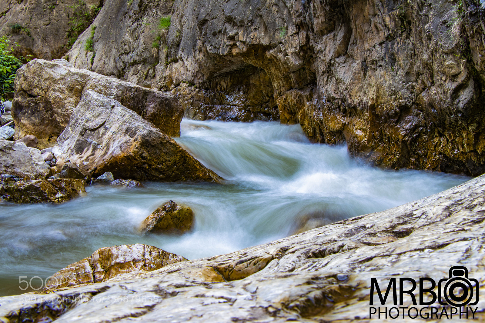 Canon EOS 77D (EOS 9000D / EOS 770D) sample photo. River photography