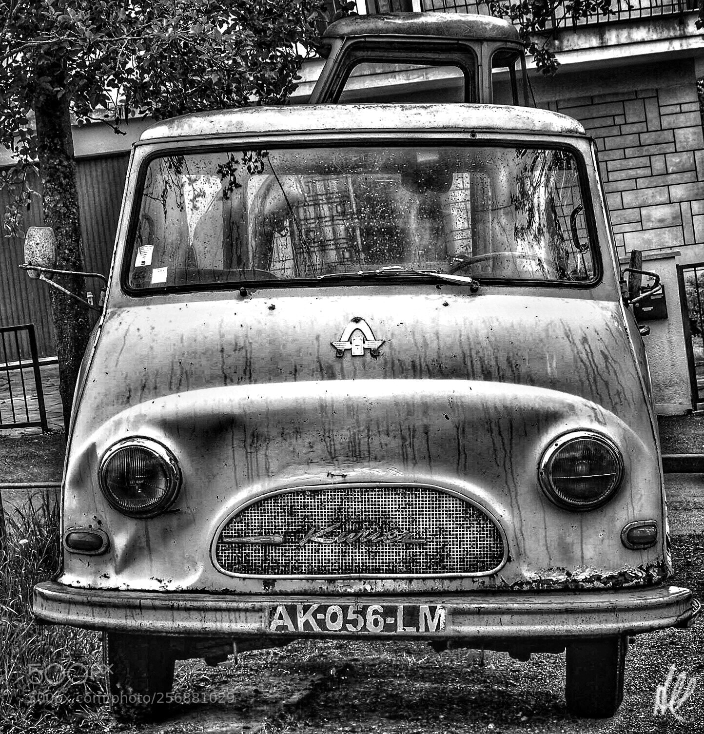 Olympus PEN-F sample photo. La camionette  photography