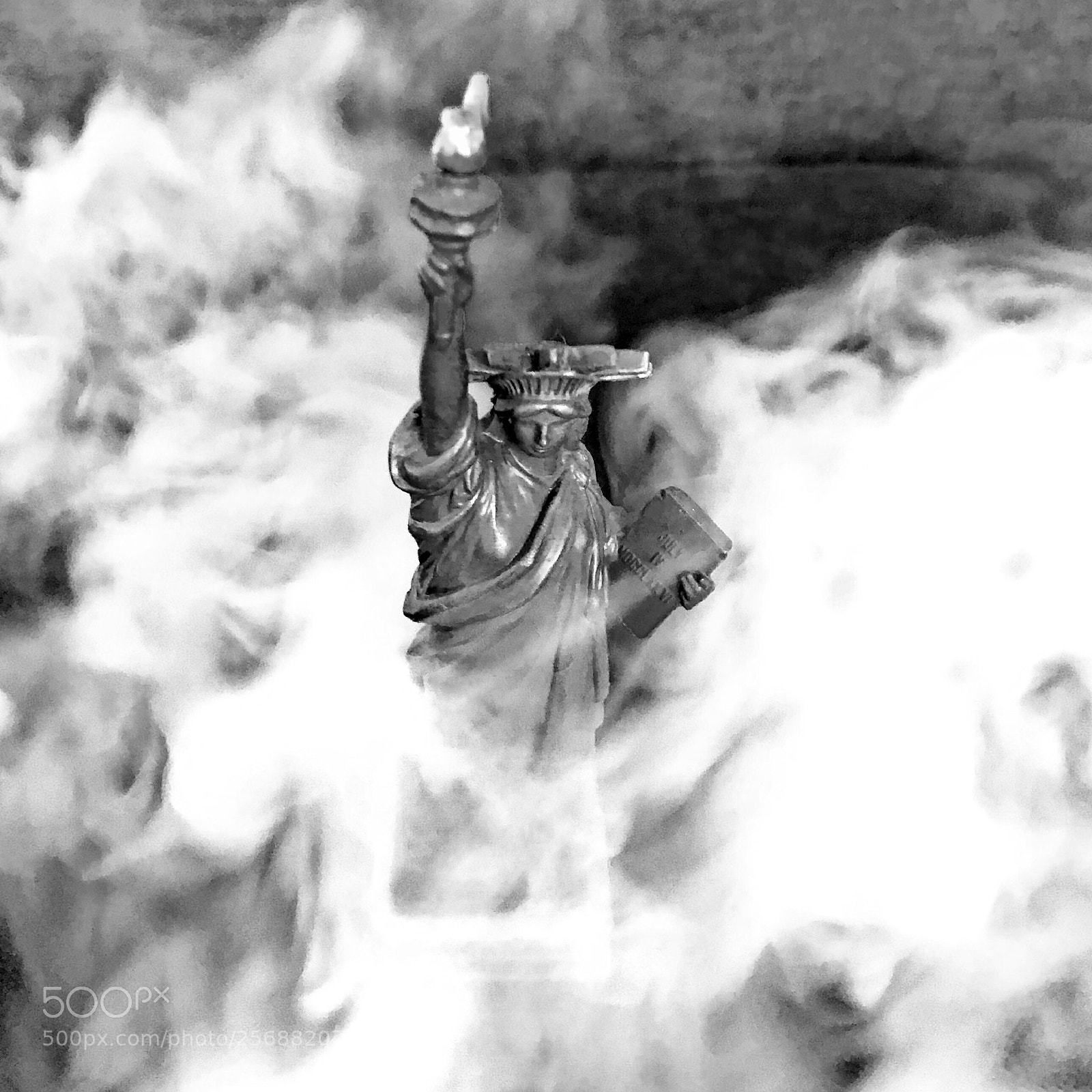 Apple iPhone 7 Plus sample photo. Statue of liberty covered photography