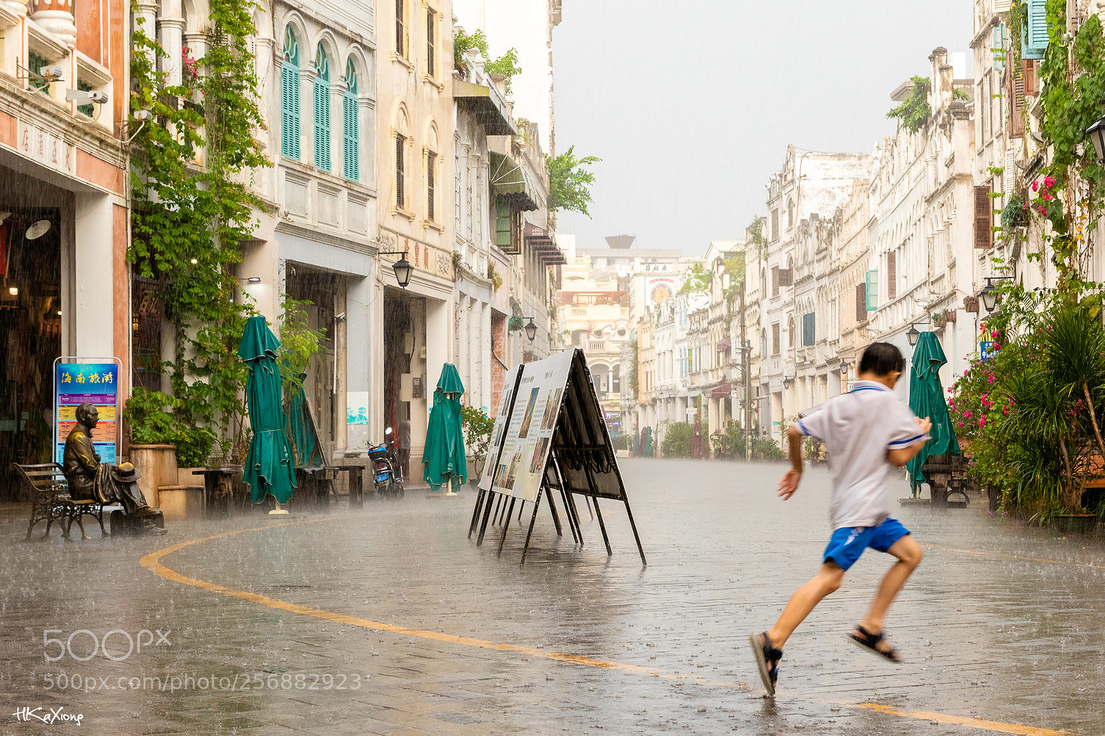Canon EOS 7D Mark II sample photo. A boy running in photography