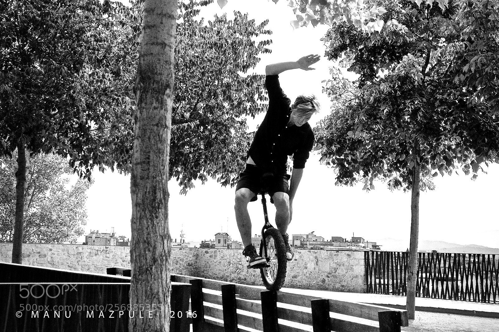 Canon EOS 70D sample photo. 346. girona. catalunya... people photography