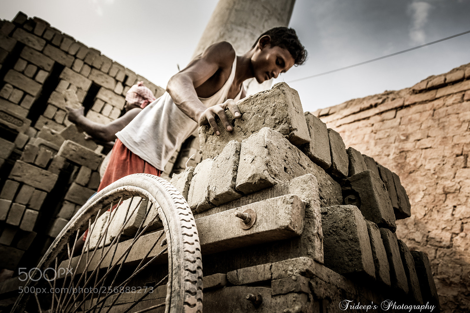 Nikon D7200 sample photo. Hard life of worker photography