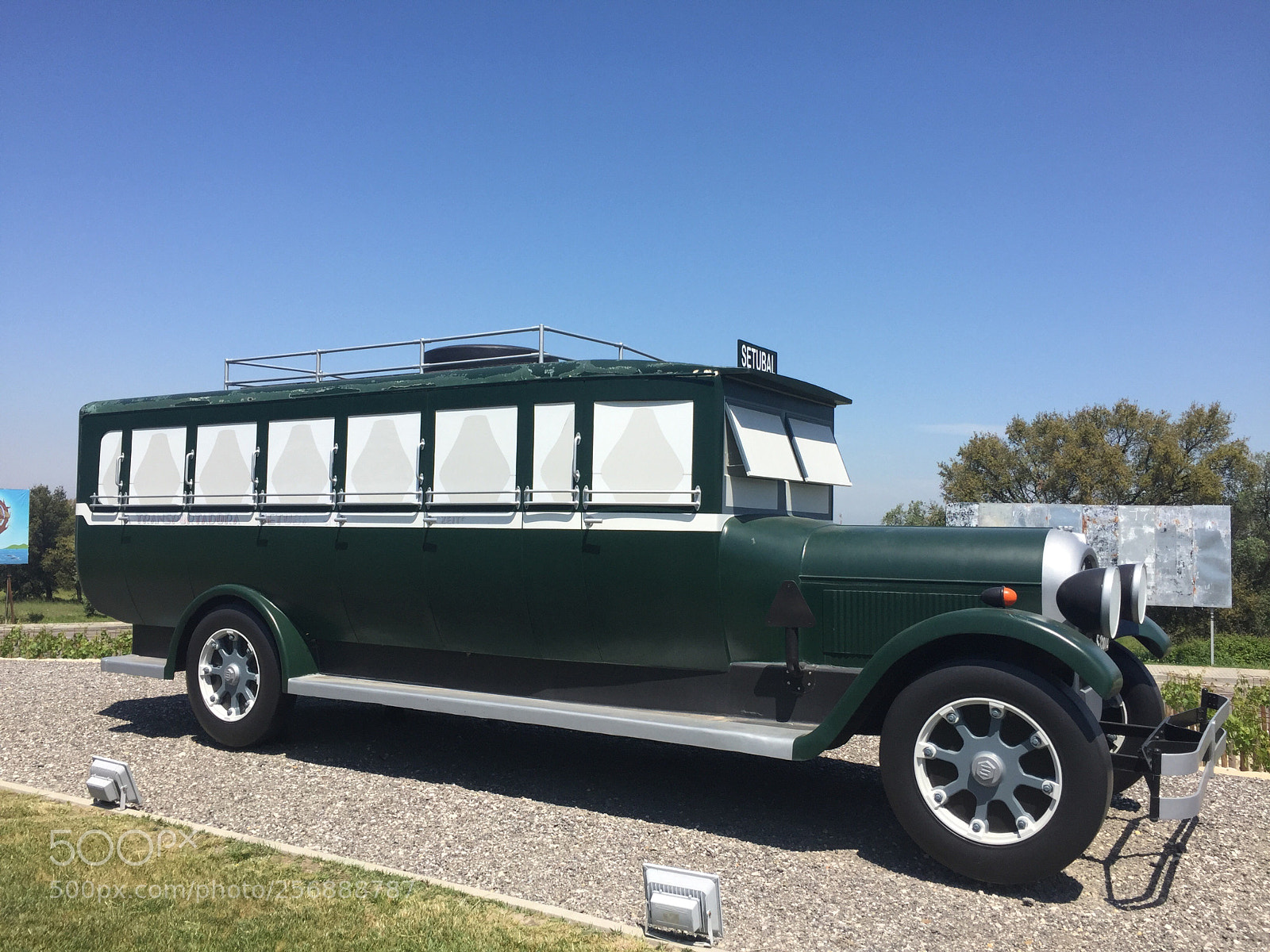 Apple iPhone 6 sample photo. Ancient bus photography