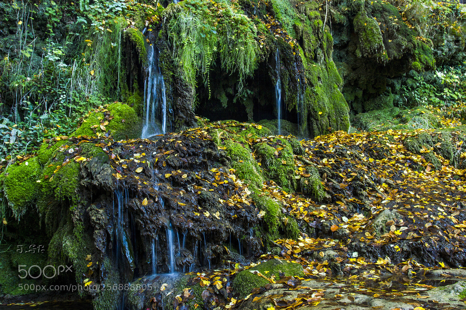 Canon EOS 550D (EOS Rebel T2i / EOS Kiss X4) sample photo. Waterfall photography